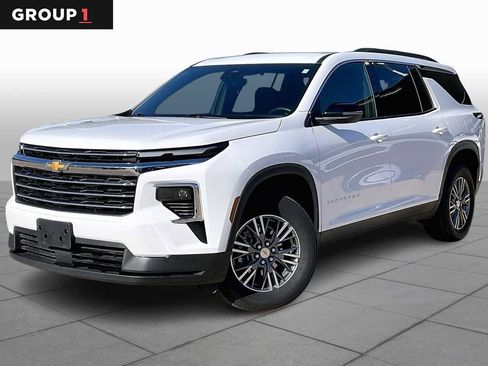 Certified 2025 Chevrolet Traverse LT image 1