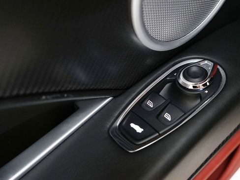 Used 2018 Aston Martin DB11 V12 image 15