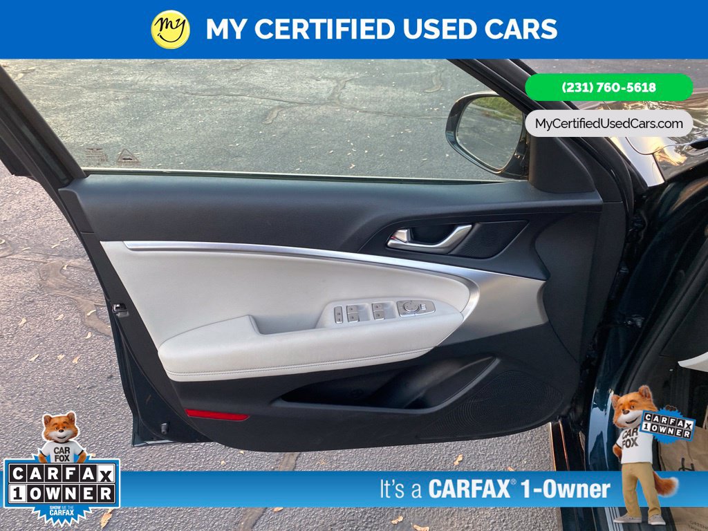 Used 2025 Genesis G70 2.5T RWD image 12