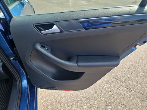 Used 2017 Volkswagen Jetta SEL FWD image 20