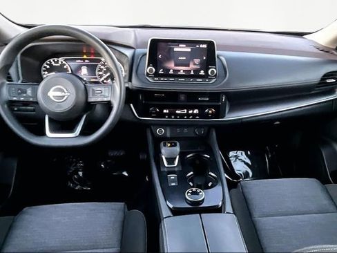 Used 2023 Nissan Rogue SV image 7