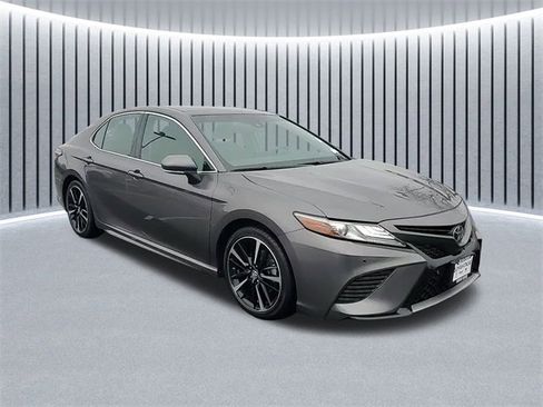 Used 2018 Toyota Camry XSE image 1