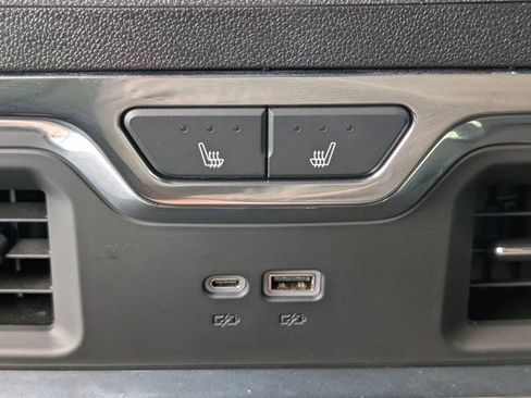 Used 2024 Chevrolet Silverado 2500 LTZ w/ LTZ Convenience Package AWD/4WD image 30