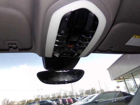 Used 2014 Porsche Panamera S image 66