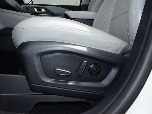Used 2025 Ford Explorer Platinum w/ Ultimate Package RWD image 27