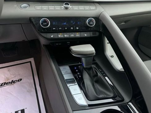 Used 2024 Hyundai Elantra SEL w/ Convenience Package image 21