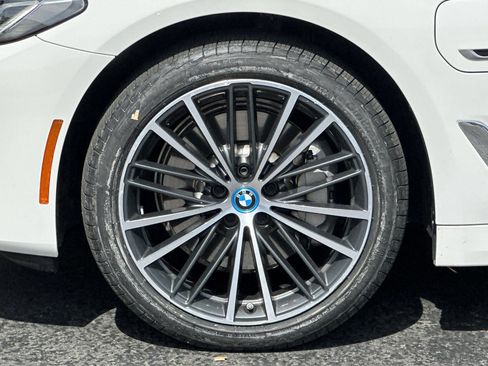 Used 2023 BMW 530e w/ Premium Package image 37