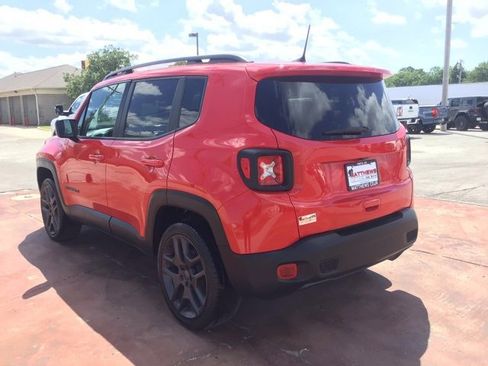 Used 2021 Jeep Renegade Latitude image 3