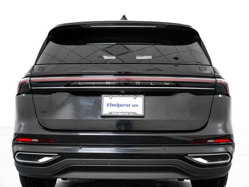 Used 2025 Lincoln Nautilus Premier AWD/4WD image 6