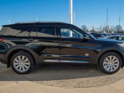 Used 2023 Ford Explorer King Ranch w/ Technology Package image 6