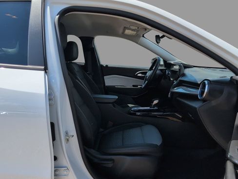 Used 2025 Chevrolet Trax LT w/ Driver Confidence Package FWD image 17