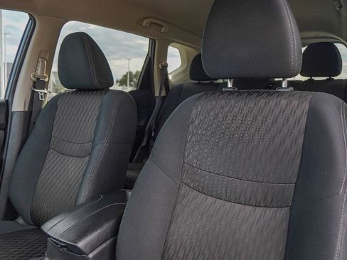 Used 2018 Nissan Rogue SV w/ Premium Package image 9