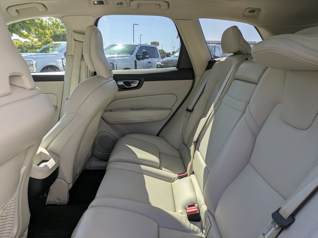 Used 2019 Volvo XC60 T6 Momentum w/ Premium Package AWD/4WD image 14