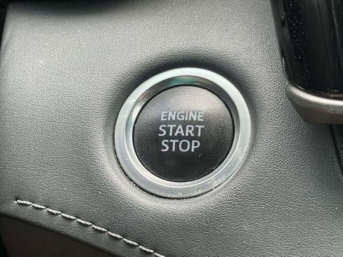 Used 2020 Toyota Highlander XLE FWD image 33