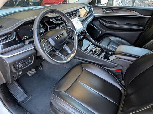 Used 2024 Jeep Grand Cherokee Limited 4xe image 2