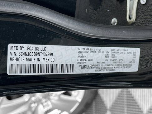 Used 2022 Jeep Compass Latitude image 12