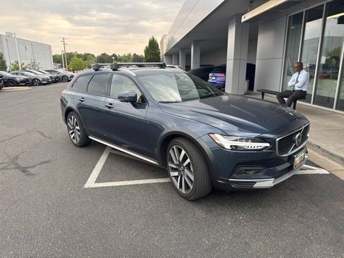 Used 2024 Volvo V90 B6 Cross Country Ultimate w/ Protection Package Premier AWD/4WD image 2