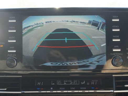 Used 2024 Toyota Sienna XLE image 7