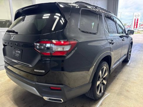 Used 2024 Honda Pilot Touring image 9