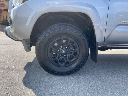 Used 2019 Toyota Tacoma SR5 AWD/4WD image 9