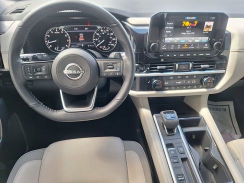 Used 2025 Nissan Pathfinder SL FWD image 21