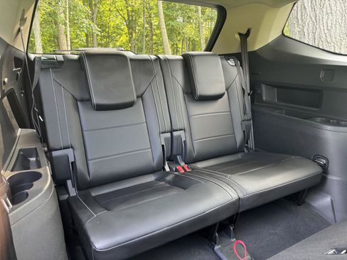 Used 2023 Volkswagen Atlas SEL R-Line AWD/4WD image 9