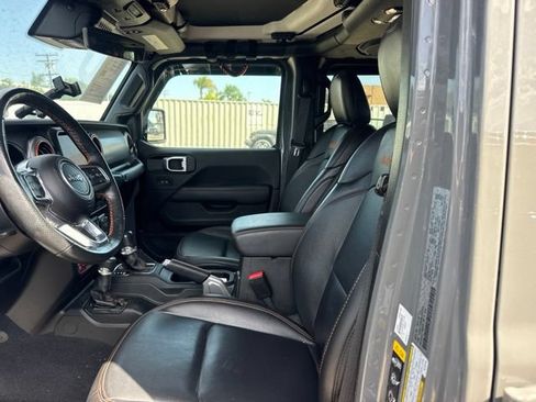 Used 2022 Jeep Gladiator Mojave w/ LED Lighting Group AWD/4WD image 9