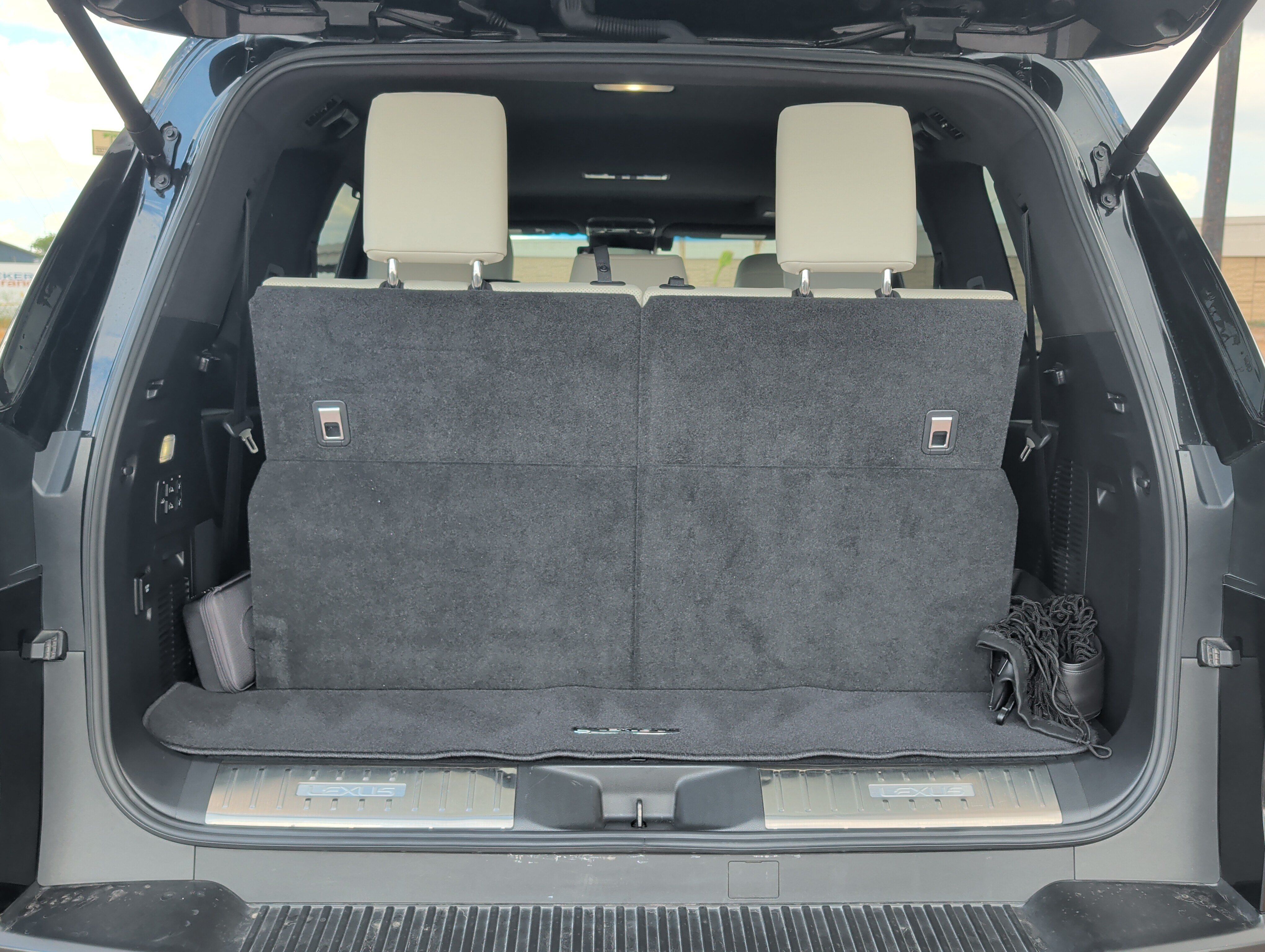 Used 2022 Lexus LX 600 4WD w/ Appearance Package image 24