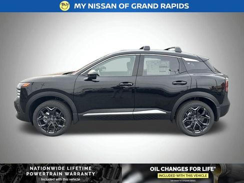 New 2026 Nissan Kicks SR AWD/4WD image 2