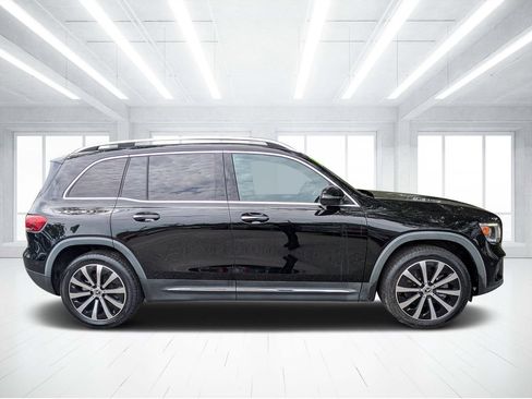 Used 2022 Mercedes-Benz GLB 250 4MATIC image 2