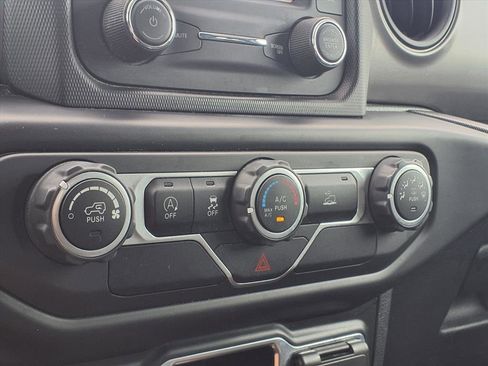 Used 2021 Jeep Gladiator Sport image 15