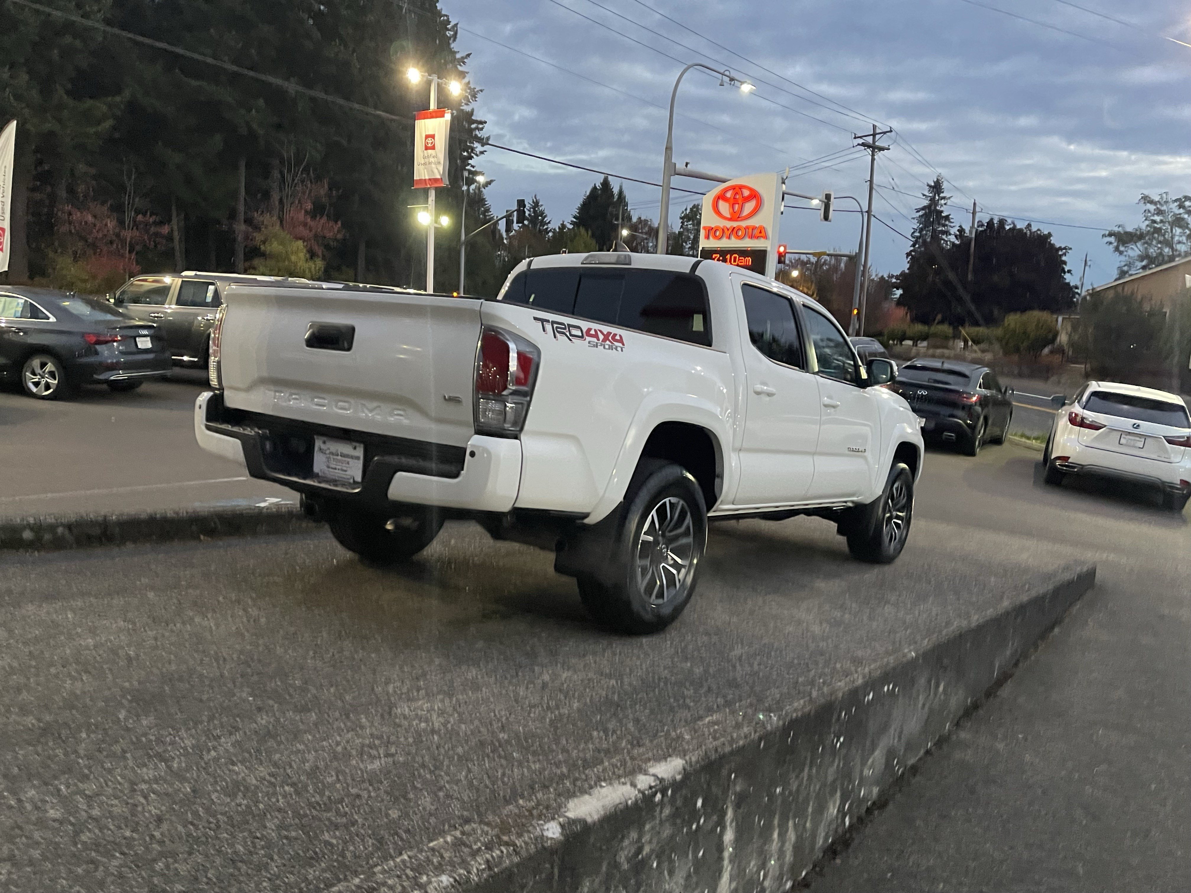 Certified 2020 Toyota Tacoma TRD Sport w/ Technology Package AWD/4WD image 8