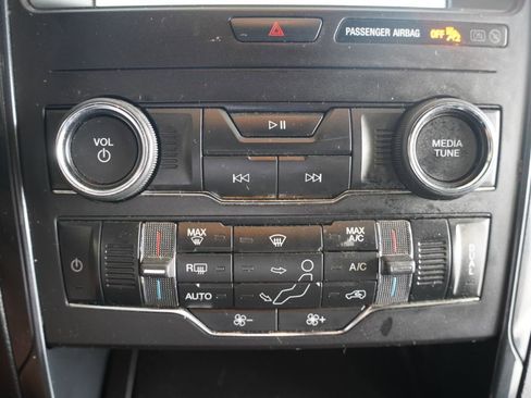 Used 2019 Ford Explorer XLT w/ Equipment Group 201A AWD/4WD image 20