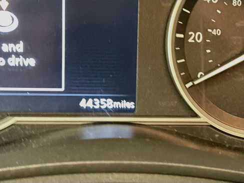 Used 2025 Nissan Versa SV FWD image 18