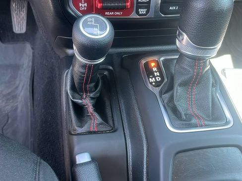 Used 2021 Jeep Wrangler Unlimited Rubicon AWD/4WD image 14