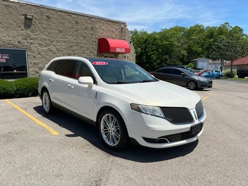 Used 2013 Lincoln MKT AWD image 3