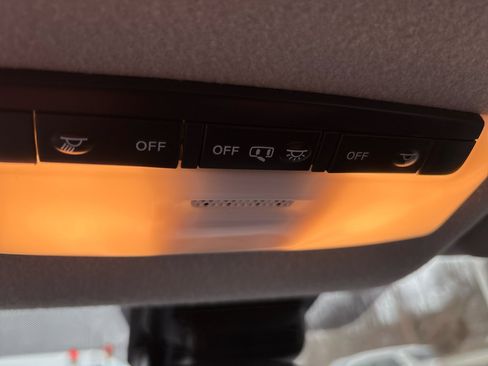 Used 2023 Nissan Versa SV image 24