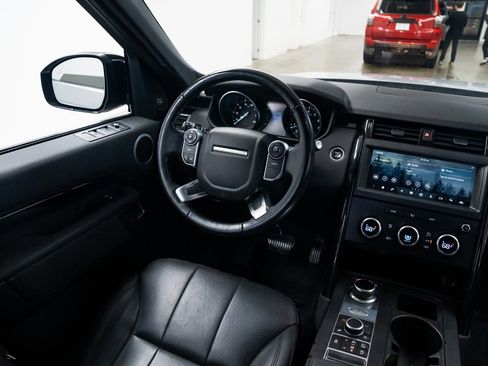 Used 2018 Land Rover Discovery SE image 10