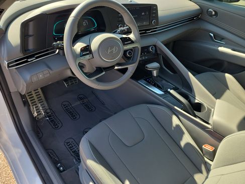 Certified 2025 Hyundai Elantra Sport image 19