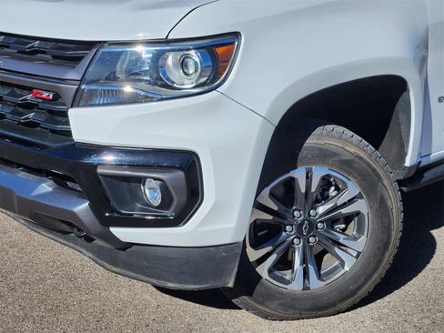Used 2022 Chevrolet Colorado Z71 image 2