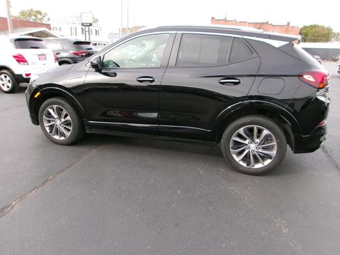 Used 2022 Buick Encore GX Select w/ Sport Touring Package image 2