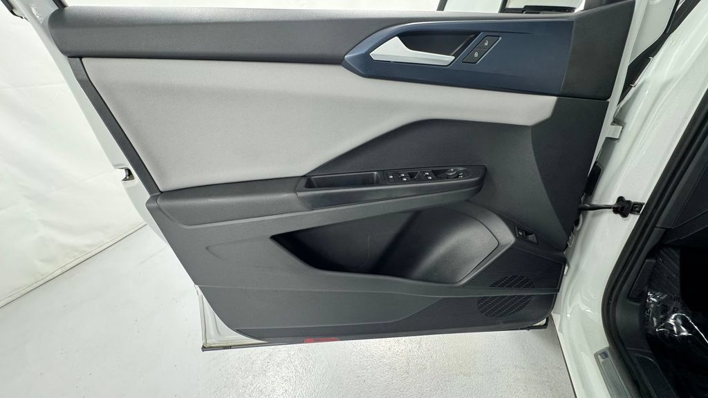Used 2023 Volkswagen Taos SE AWD/4WD image 17