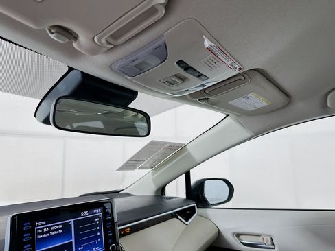 Used 2020 Toyota Corolla LE FWD image 18