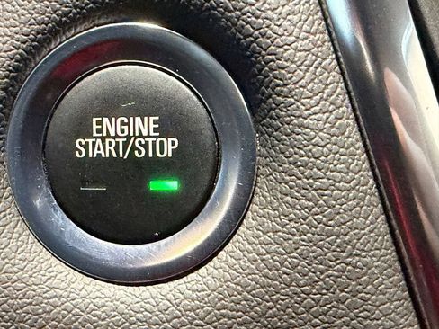 Used 2023 Chevrolet Traverse LT AWD/4WD image 23
