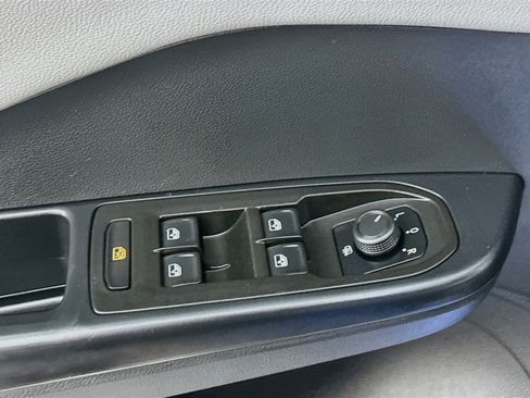 Used 2024 Volkswagen Taos SE AWD/4WD image 15