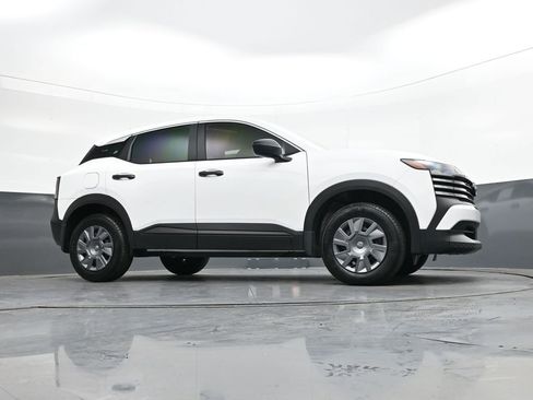 Used 2025 Nissan Kicks S image 32