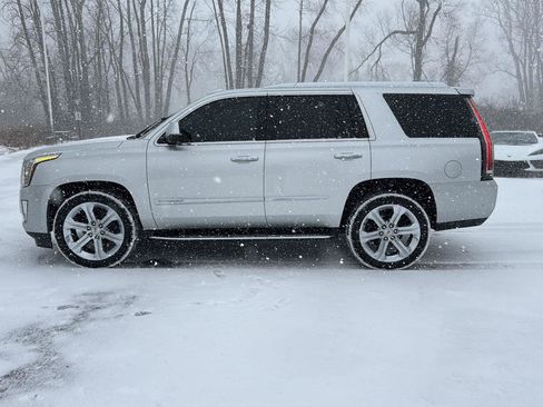 Used 2017 Cadillac Escalade Luxury image 2