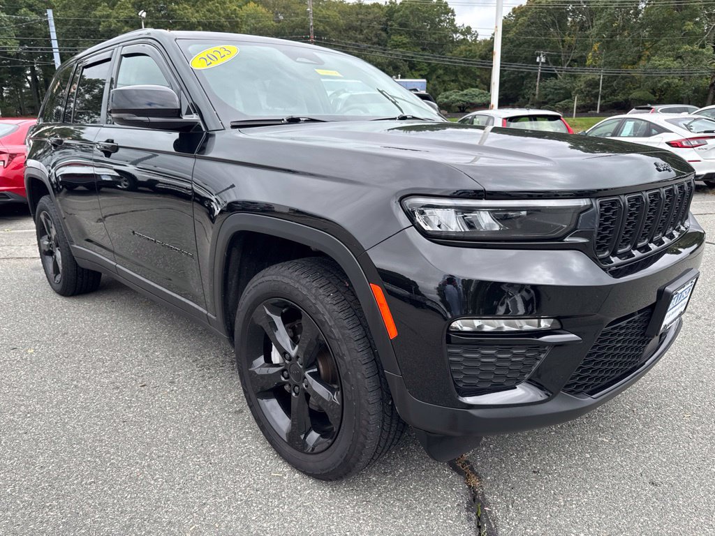 Used 2023 Jeep Grand Cherokee Limited w/ Black Appearance Package AWD/4WD image 7