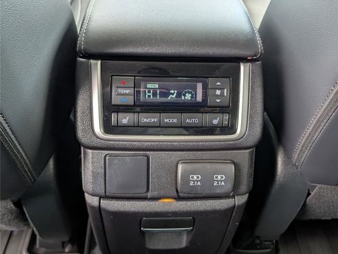 Used 2022 Subaru Ascent Limited w/ Technology Package image 17