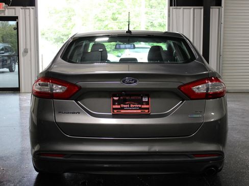 Used 2014 Ford Fusion SE FWD image 4